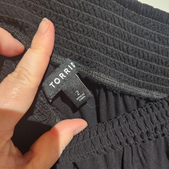 Simple casual black skirt - Picture 2 of 3